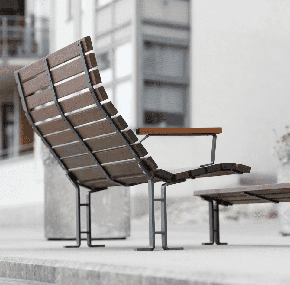 Parkbänkar & Sittmöbler i massivträ